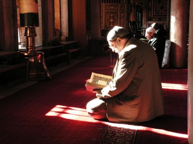 Vredig lezende Moslims