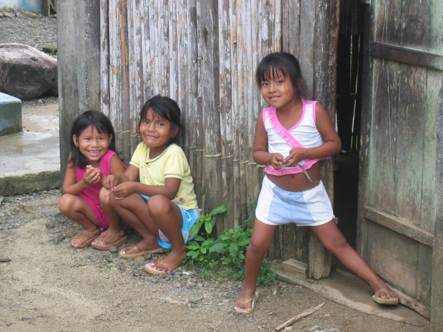 meisjes uit het dorp Ailigandi - San Blas