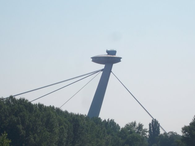 UFO op een brug