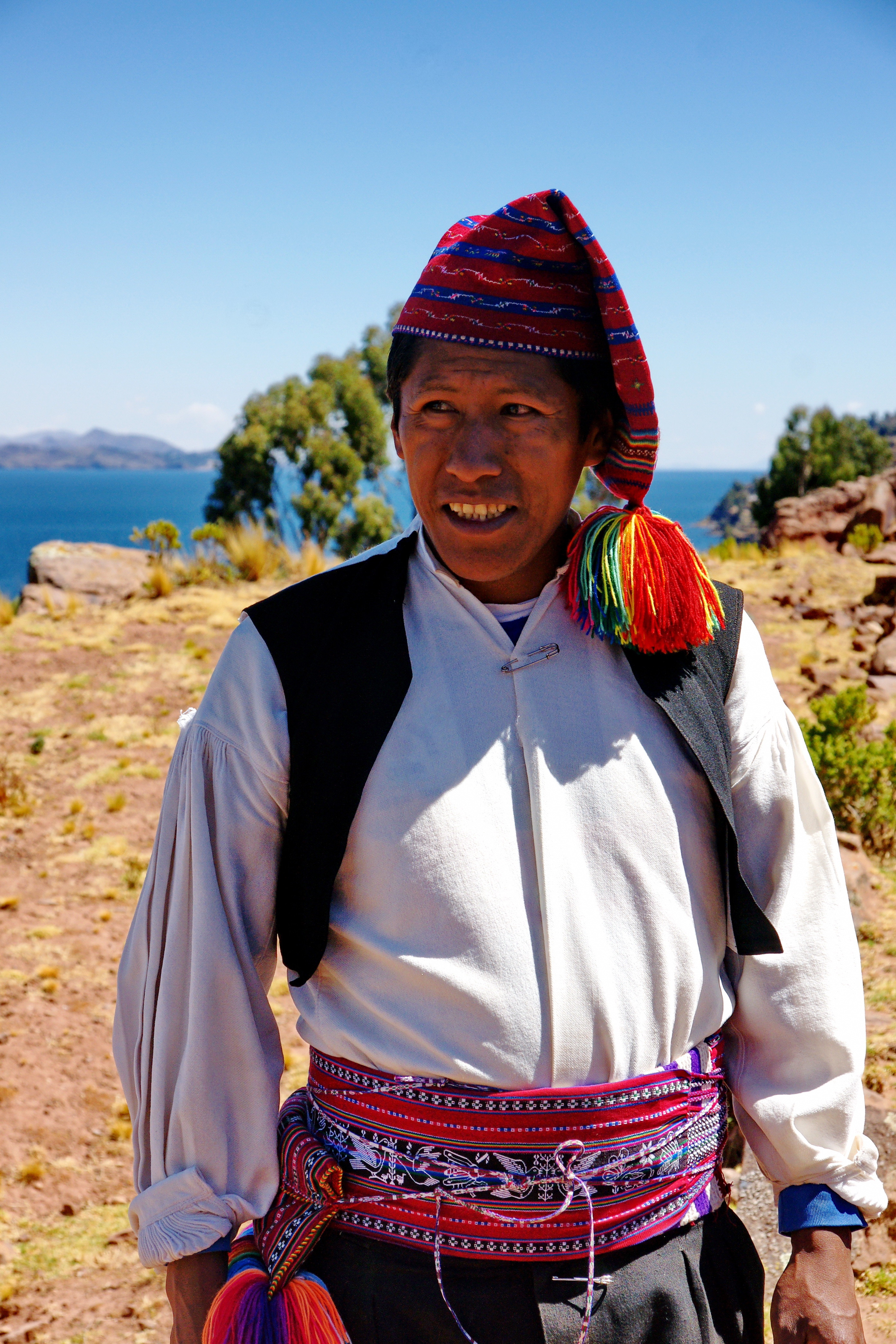 Uitvoerder Metalen lijn gesmolten Traditionele kleding in Titicacameer | Columbus Travel