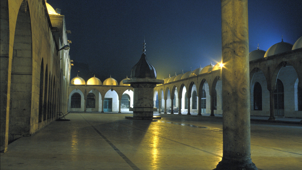 Turkse moskee bij nacht