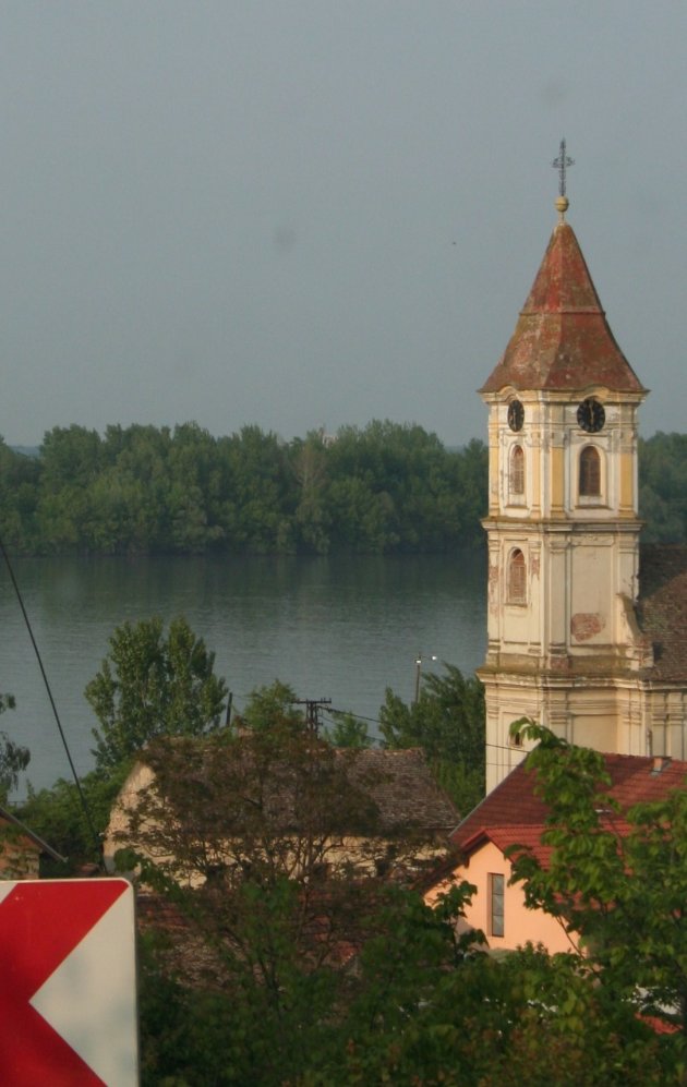 Kerkje bij de Donau