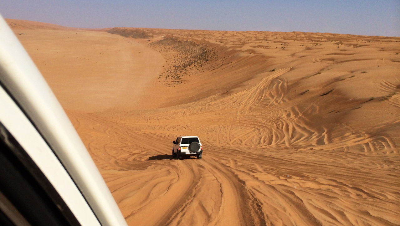 Met 4x4 door de woestijn in Oman