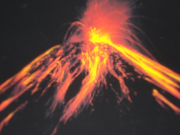vulkaan Arenal in de nacht