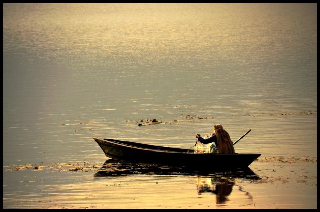 Vissersvrouw op het Phewa Lake 
