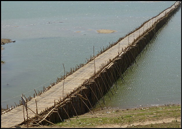 Bamboo-bridge. 