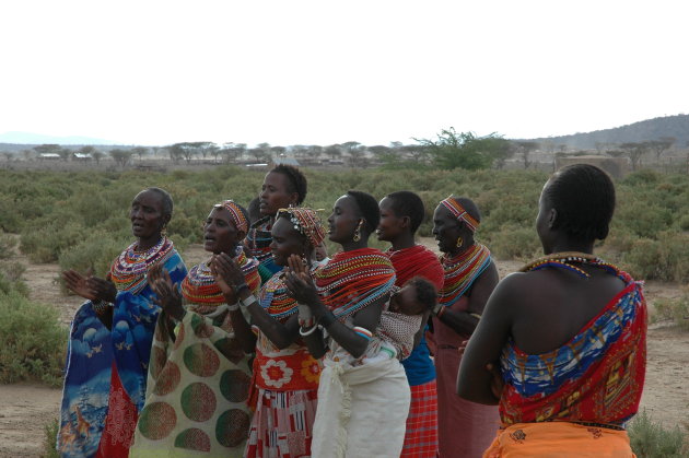 Zingende Samburu vrouwen