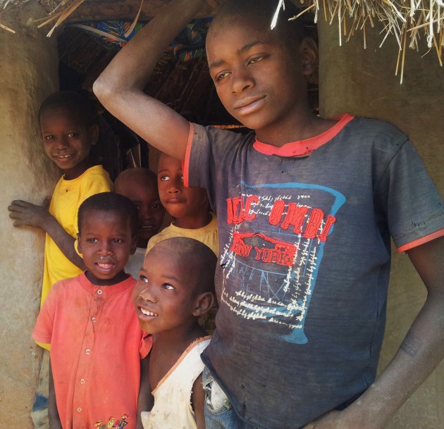 Een gedeelte van een groot gezin in Gambia 