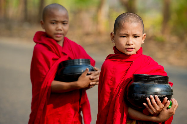 2 jonge monniken