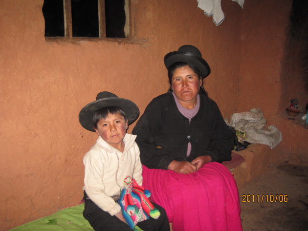 Moeder en zoon op Taquile Island