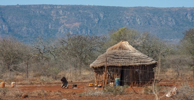 Huis in Swaziland, armoede rieten dak
