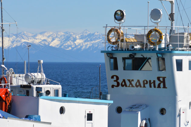 Schip aan het Baikalmeer