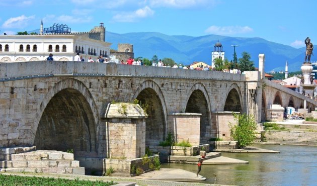 De stenen brug in Skopje