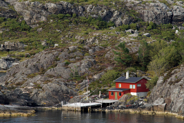 Huisje aan de fjord