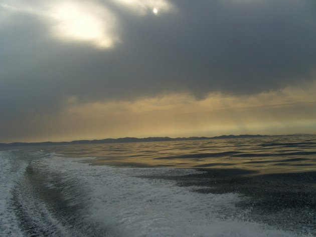 Donkere wolken boven de Kornati eilanden