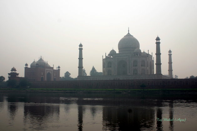 Taj Mahal op de achtergrond