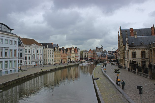 Donkere wolken boven Gent