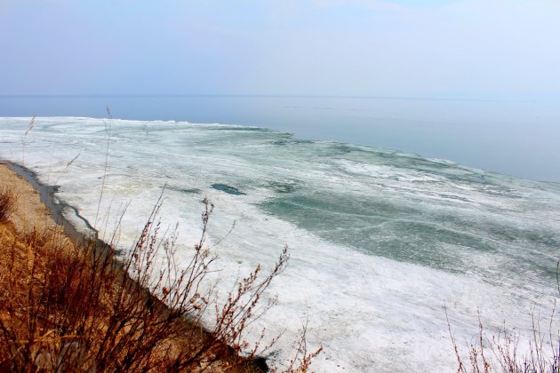 Baikal meer bij Listvyanka in Rusland