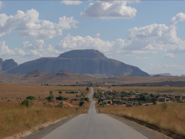 Lange bijna rechte weg in Madagaskar 