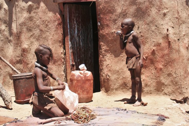 Spelende Himba kinderen