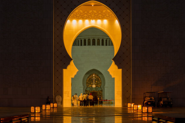 Sheik Zayed Mosque by night
