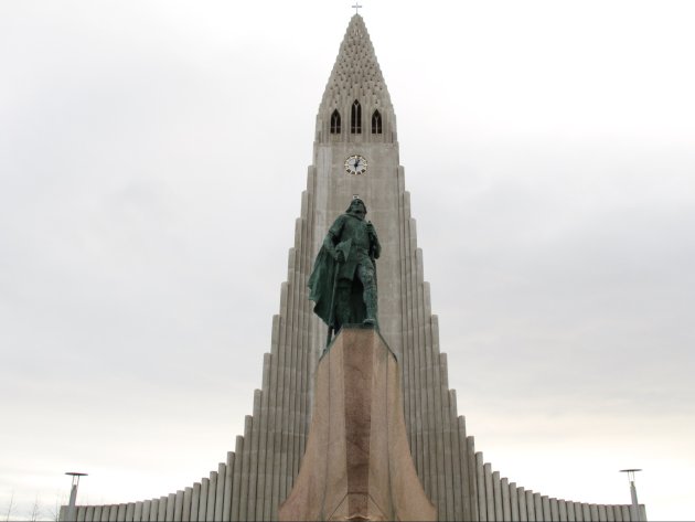 Kerk met luchtmachtambities in Reykjavik 