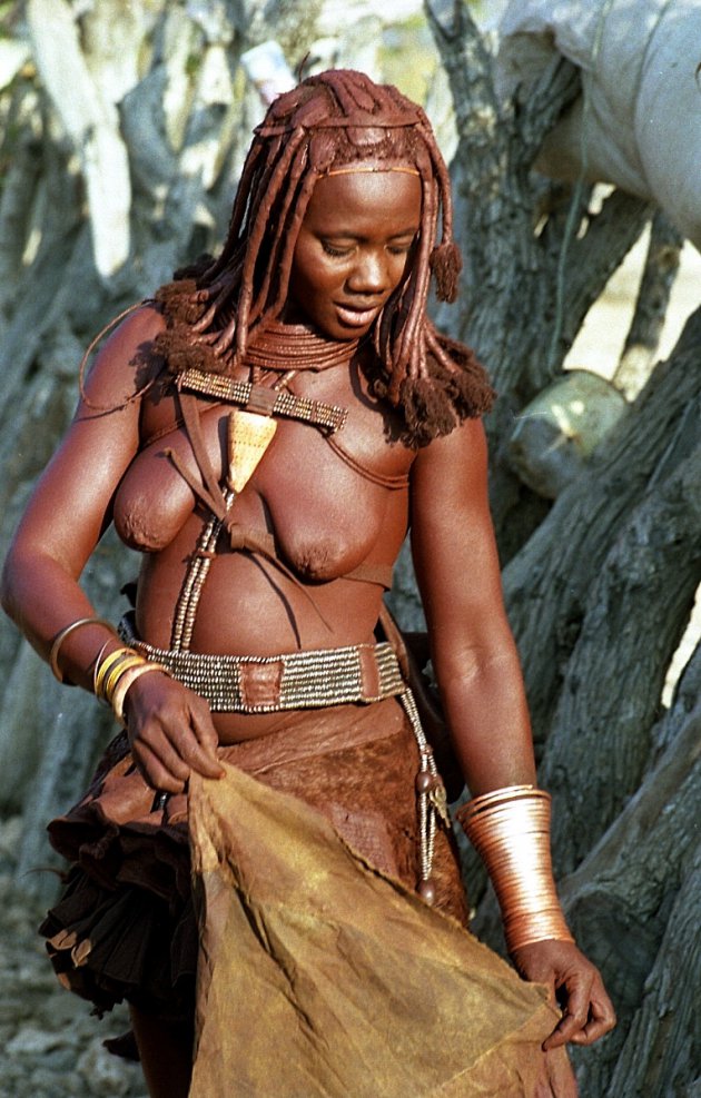 sierlijke Himba vrouw