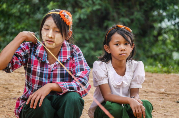 Birmaanse schoolmeisjes