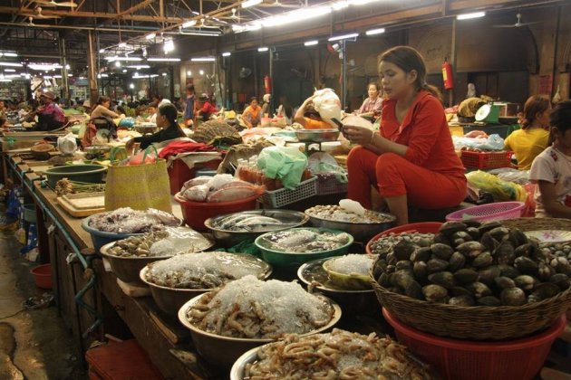op de markt in Siem Reap