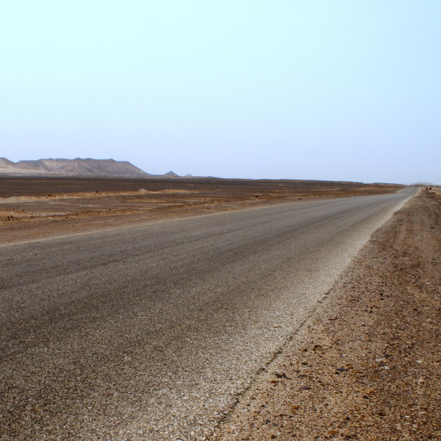 Eindeloze woestijnweg