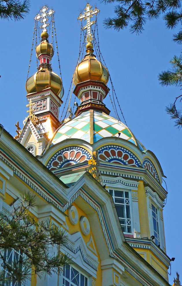 Bezoek de Senkov kathedraal op zondag