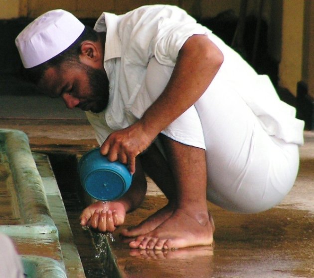 voeten wassen in de moskee