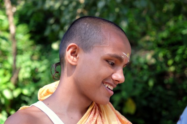 De gelukzalige blik van een jonge Brahmaan..