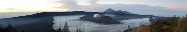 Vulkaan bezoeken bij zonsopgang