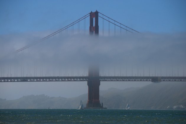 Golden Gate Bridge in de mist