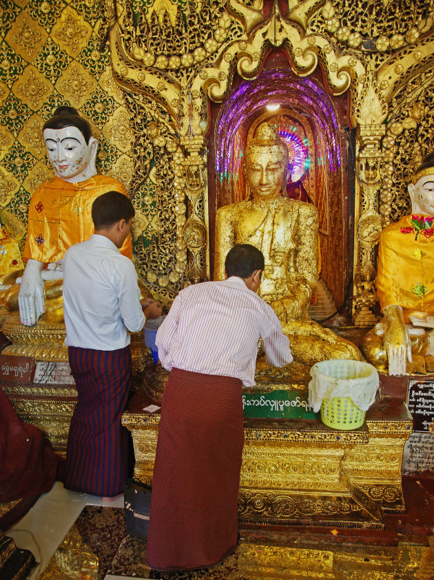 Buddha met goudblad beplakt!