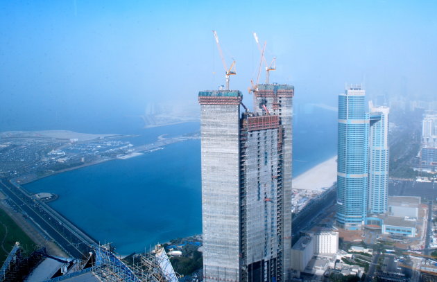 Werken op grote hoogte...uitzicht vanaf de Etihad Towers