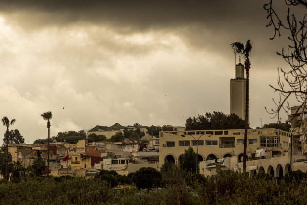Wolken pakken samen boven Meknes