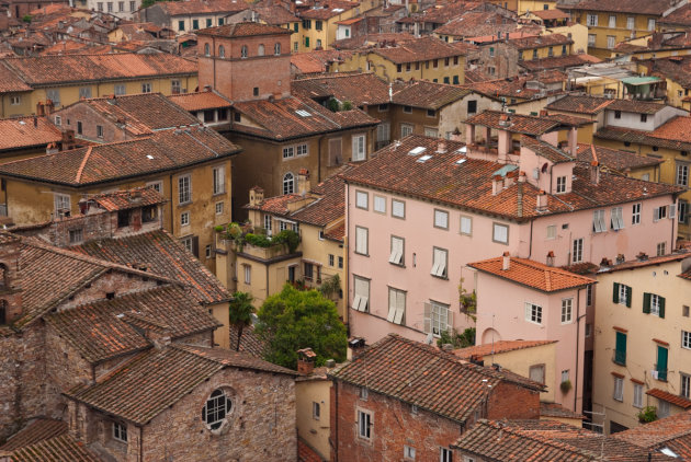Lucca; ommuurde stad