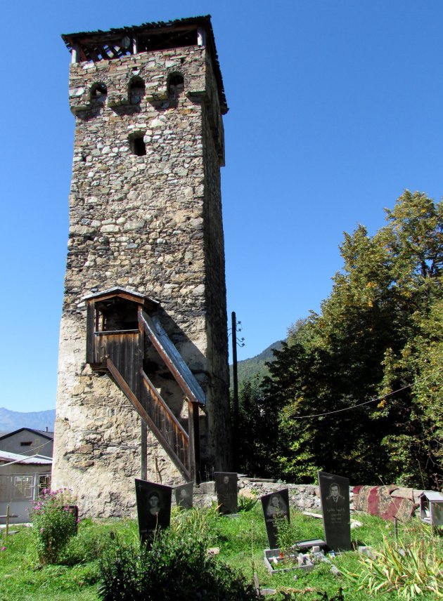 Wachttoren op begraafplaats.