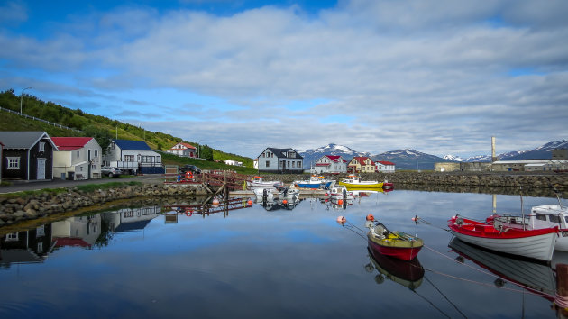 Schattig klein haventje bij Dalvík