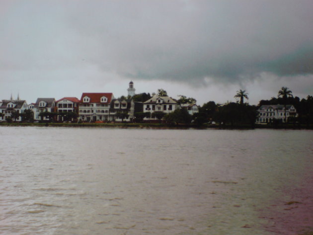 2001-2002 Waterkant van Paramaribo.