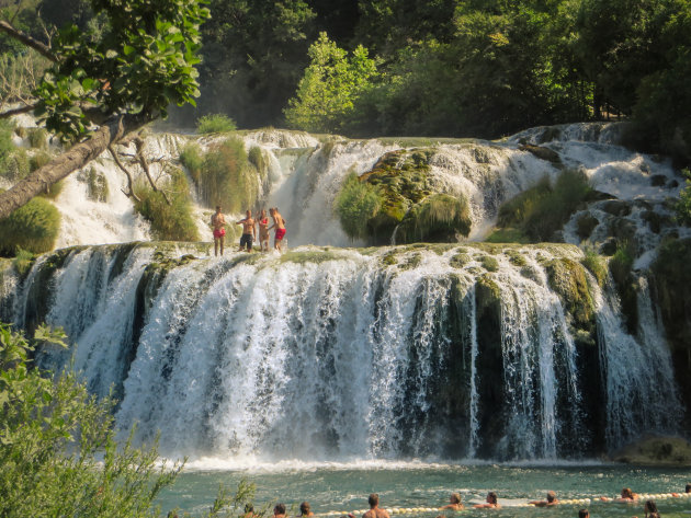 Waterpret voor grote en kleine kinderen bij de Krka watervallen