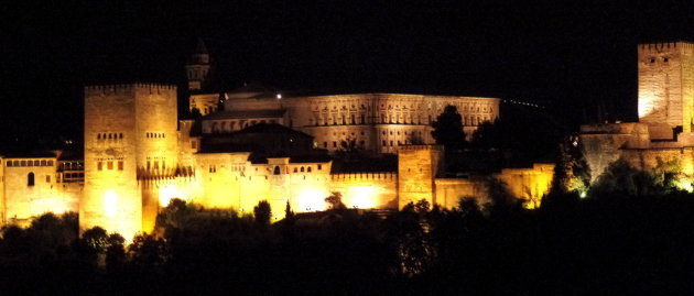 Alhambra bij nacht