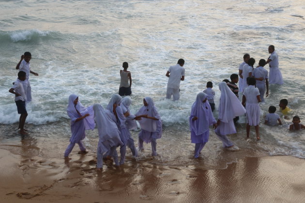 baden in zee in Colombo