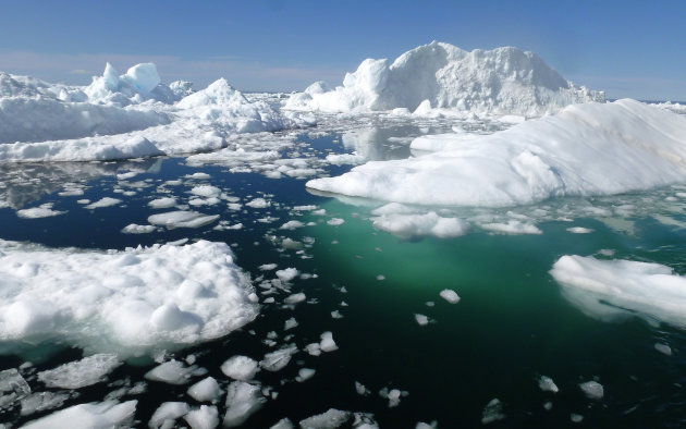 Varen temidden van ijsbergen in Groenland