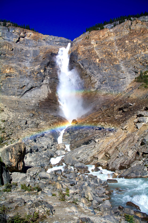 Dubbele regenboog bij Takakkaw Falls