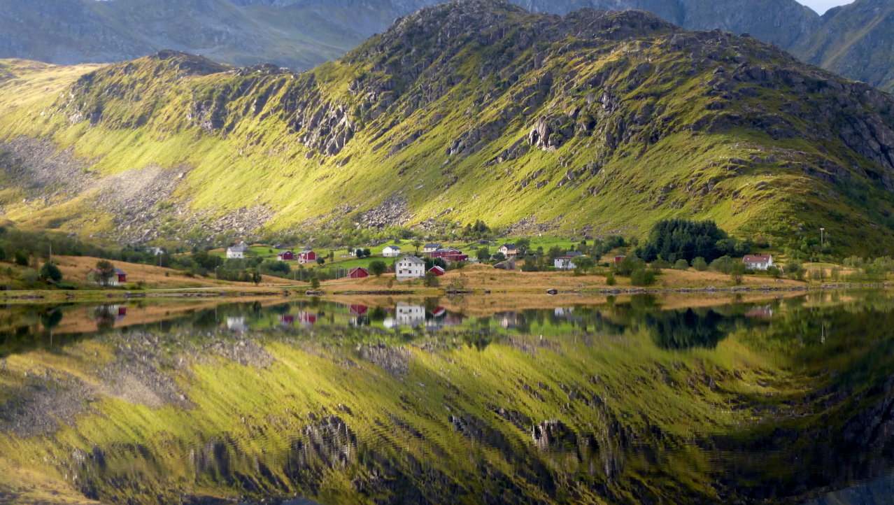 Spiegeling in fjord