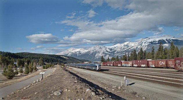 VIA-Rail Vancouver-Toronto verlaat Jasper Station
