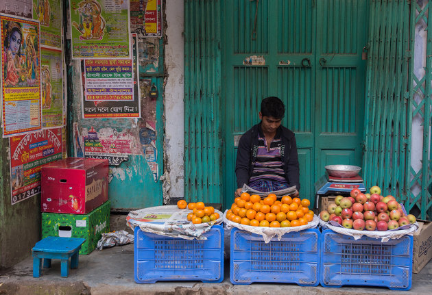 A corner of colour on Shankhari Bazar